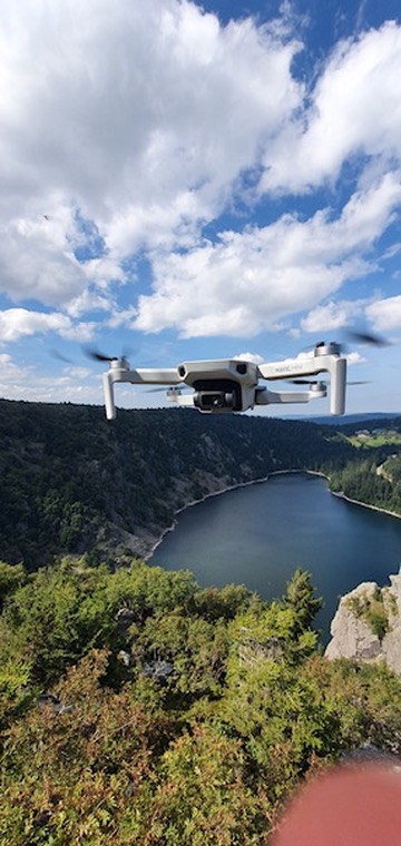 Drone Mavic Mini 1 survolant le Lac Blanc