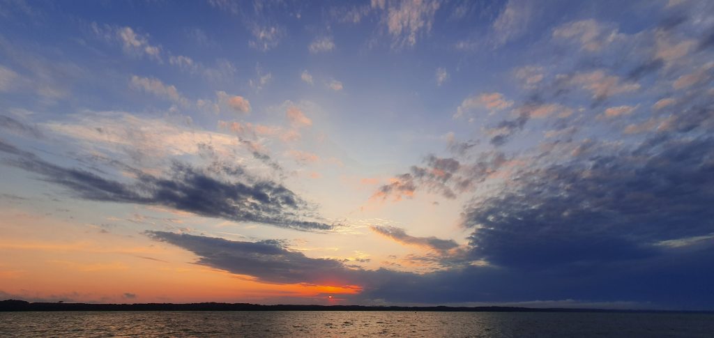 image aérienne d'un lac
